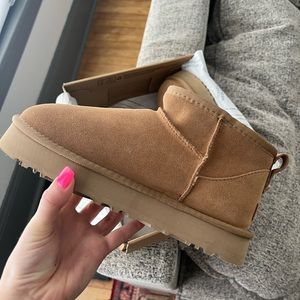 Women’s classic Ugg mini platform